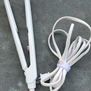 T3 Featherweight Flat Iron